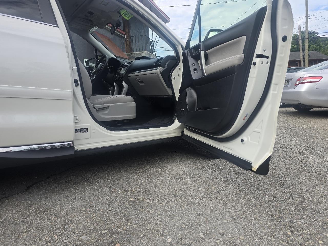 Subaru Forester 4dr CVT 2.5i Touring PZEV 2015