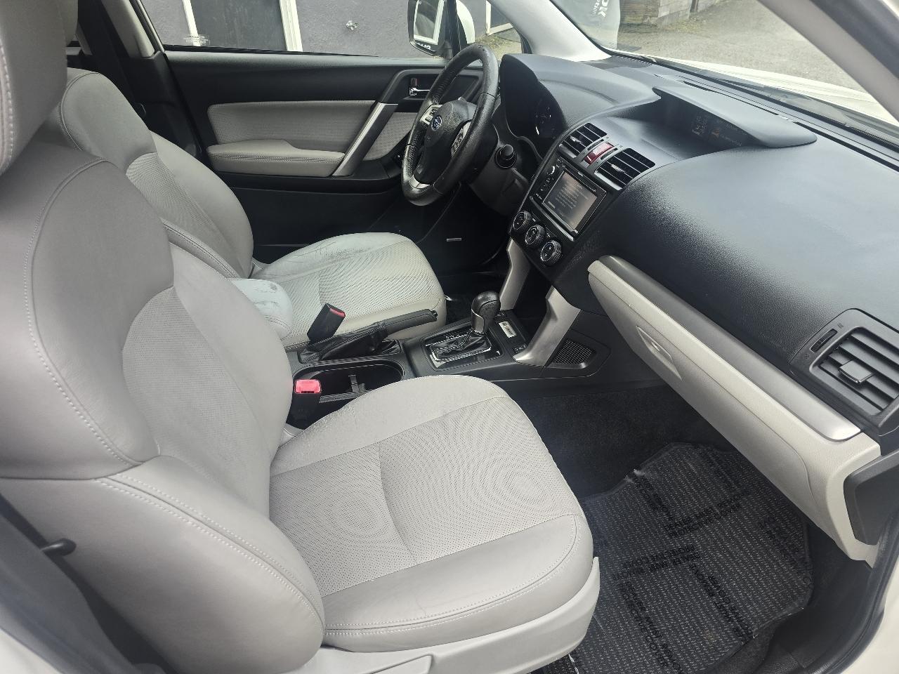 Subaru Forester 4dr CVT 2.5i Touring PZEV 2015