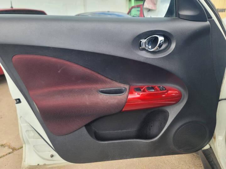 Nissan Juke S FWD 2012