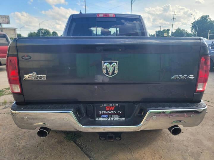 RAM 1500 SLT Crew Cab SWB 4WD 2016