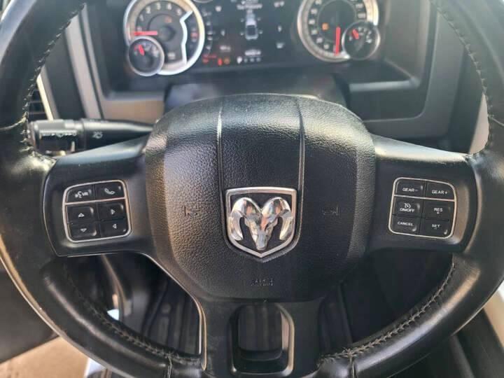 RAM 1500 SLT Crew Cab SWB 4WD 2016