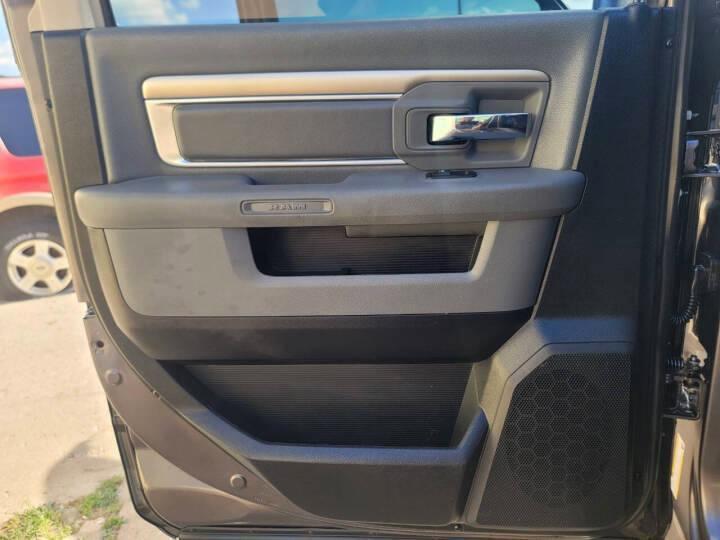 RAM 1500 SLT Crew Cab SWB 4WD 2016