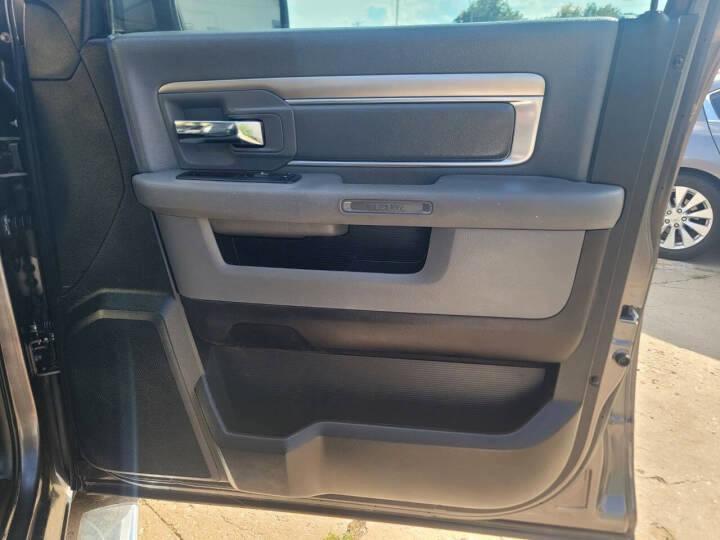 RAM 1500 SLT Crew Cab SWB 4WD 2016