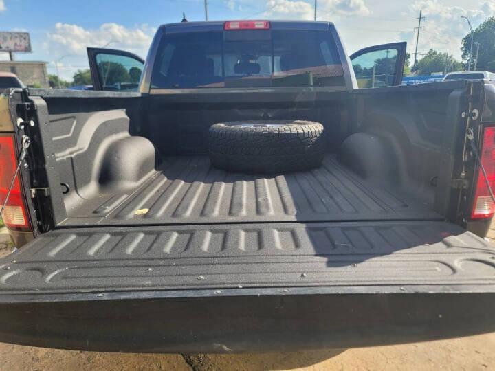 RAM 1500 SLT Crew Cab SWB 4WD 2016