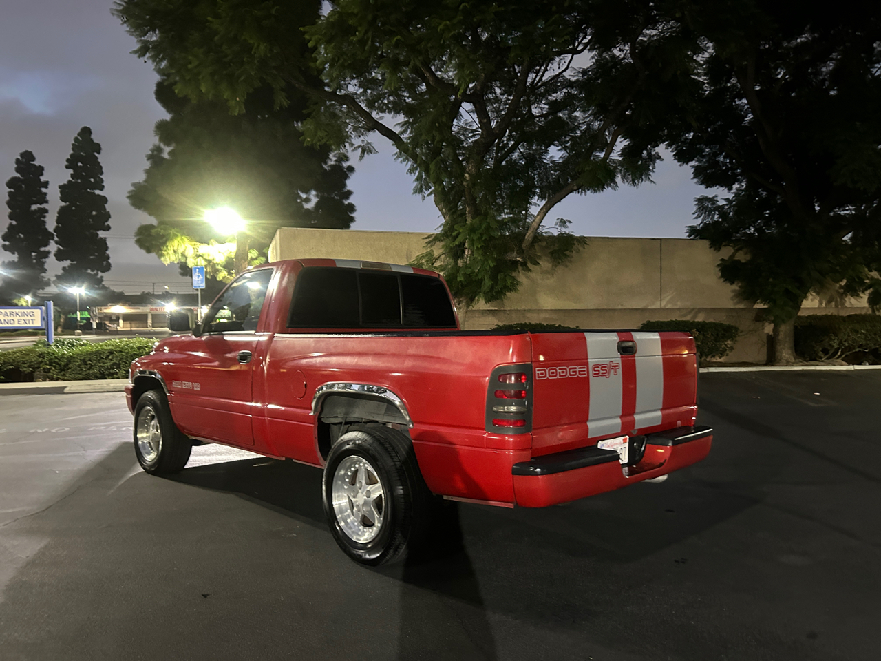 1997 Dodge Ram photo 4