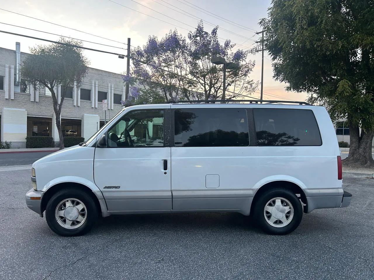 Chevrolet Astro 2WD 2000