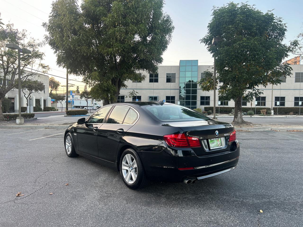 BMW 5-Series 528i 2011