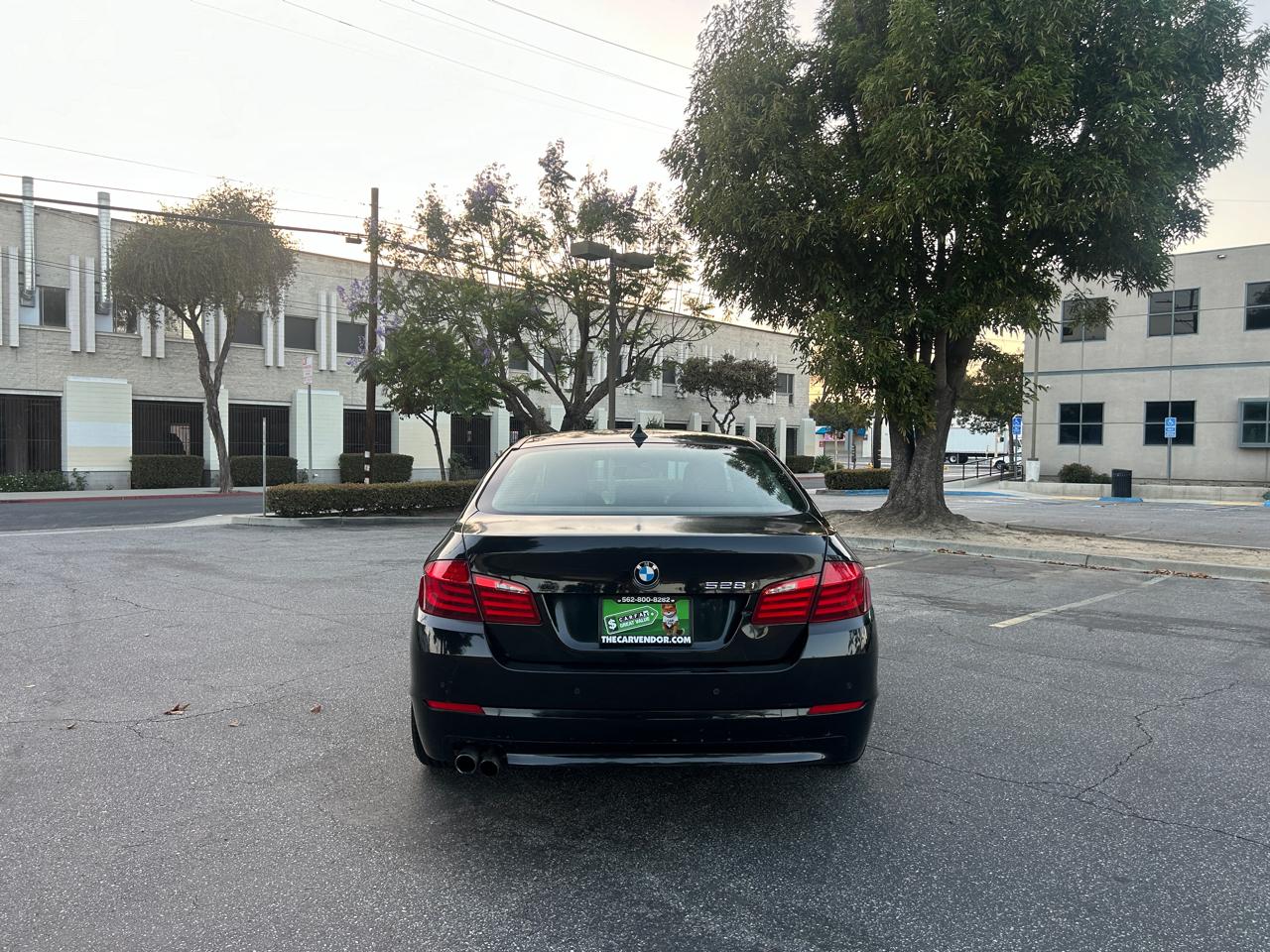 BMW 5-Series 528i 2011