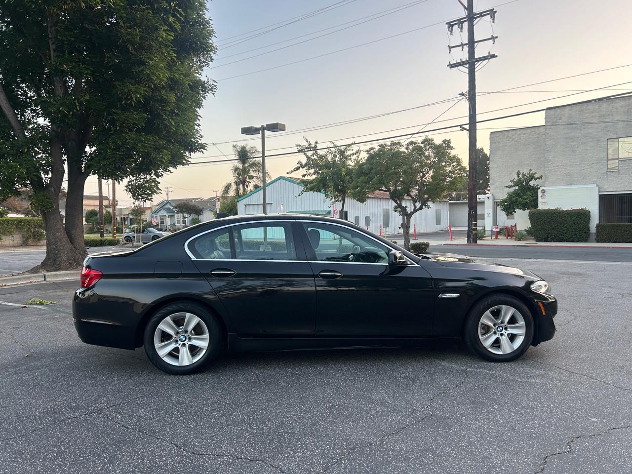BMW 5-Series 528i 2011