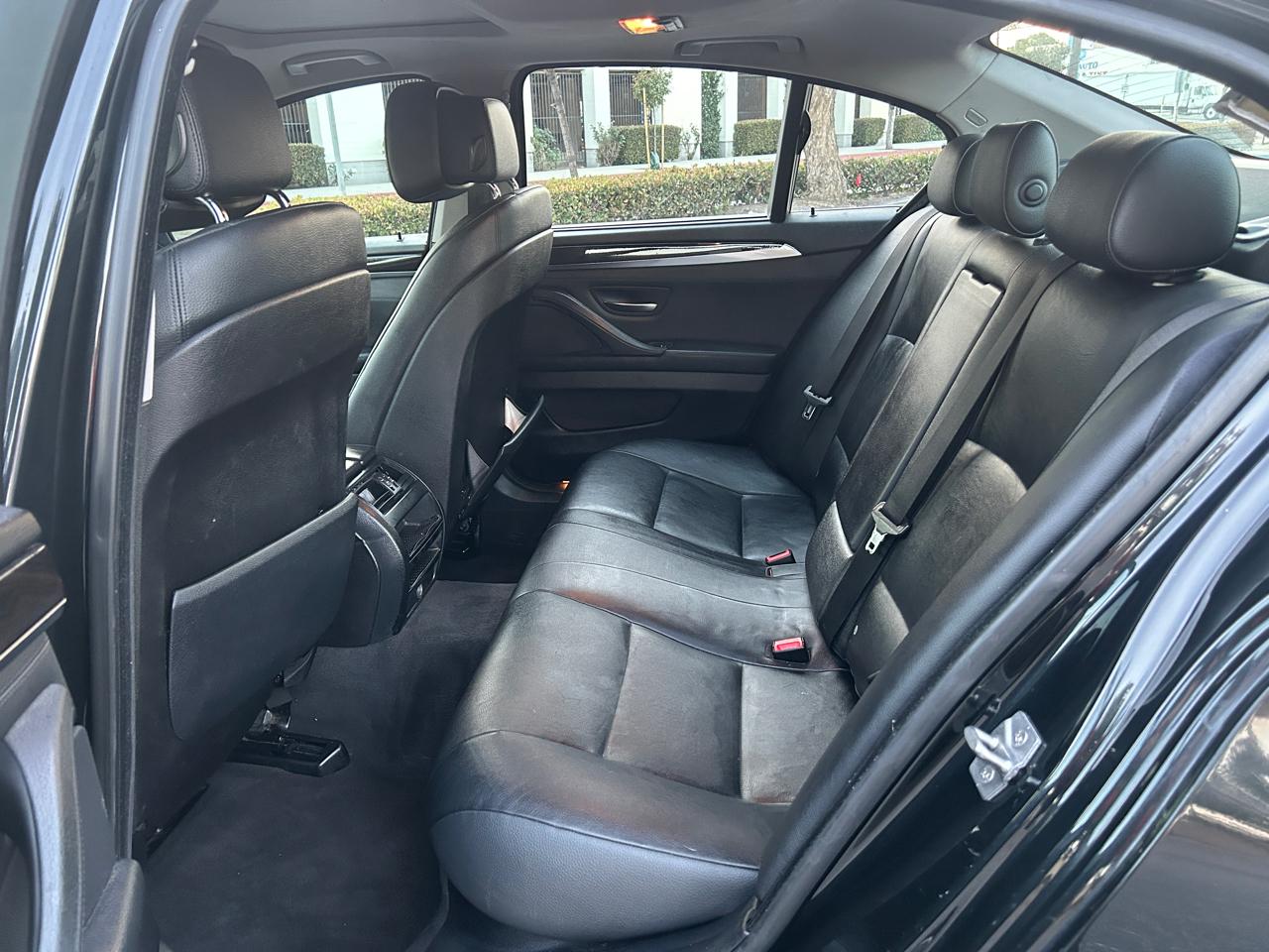 BMW 5-Series 528i 2011
