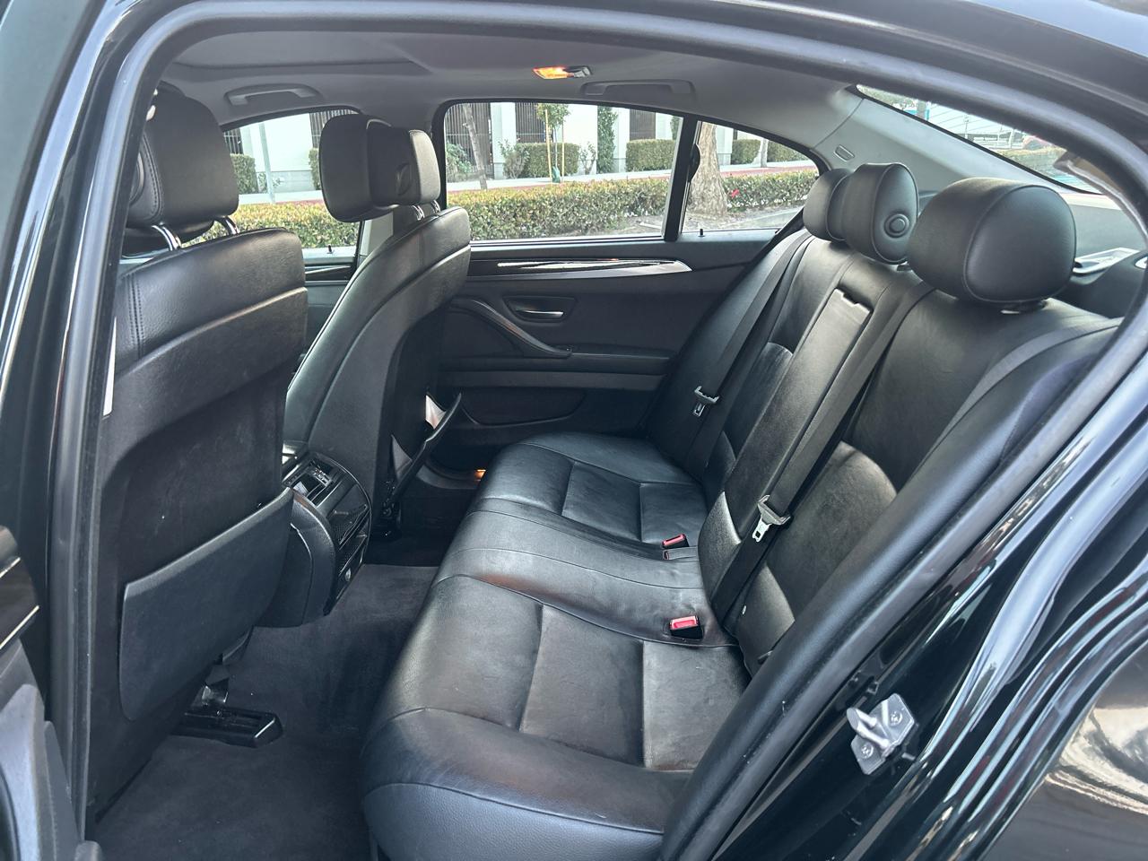 BMW 5-Series 528i 2011
