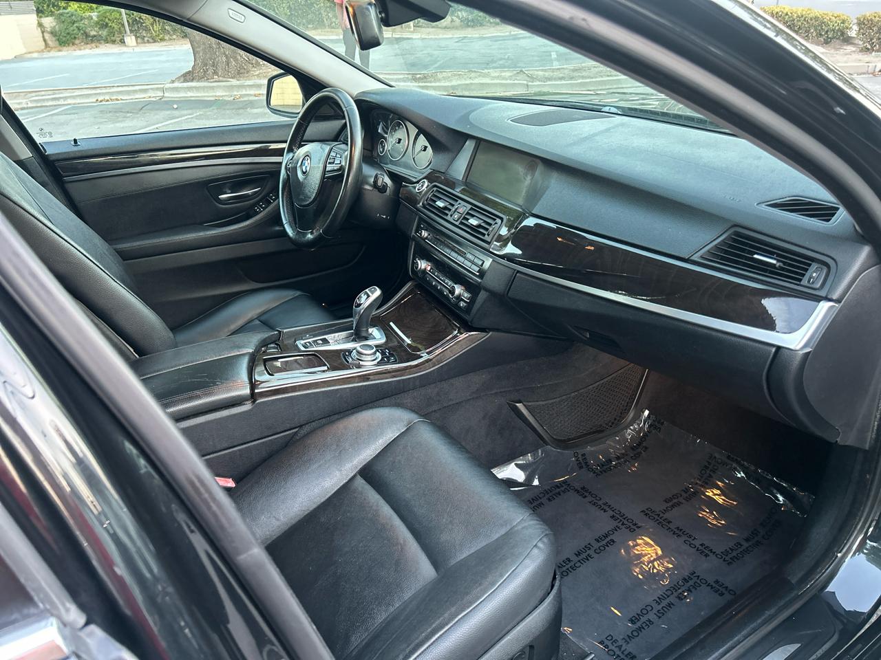 BMW 5-Series 528i 2011