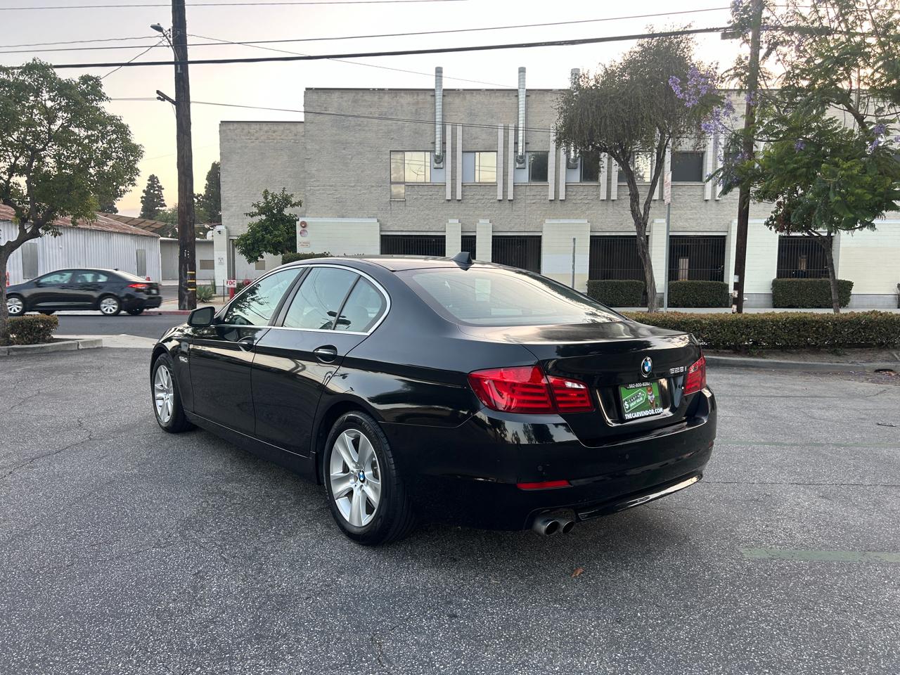 BMW 5-Series 528i 2011