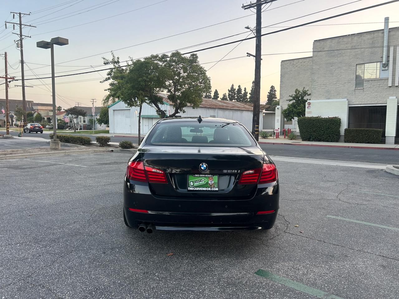 BMW 5-Series 528i 2011