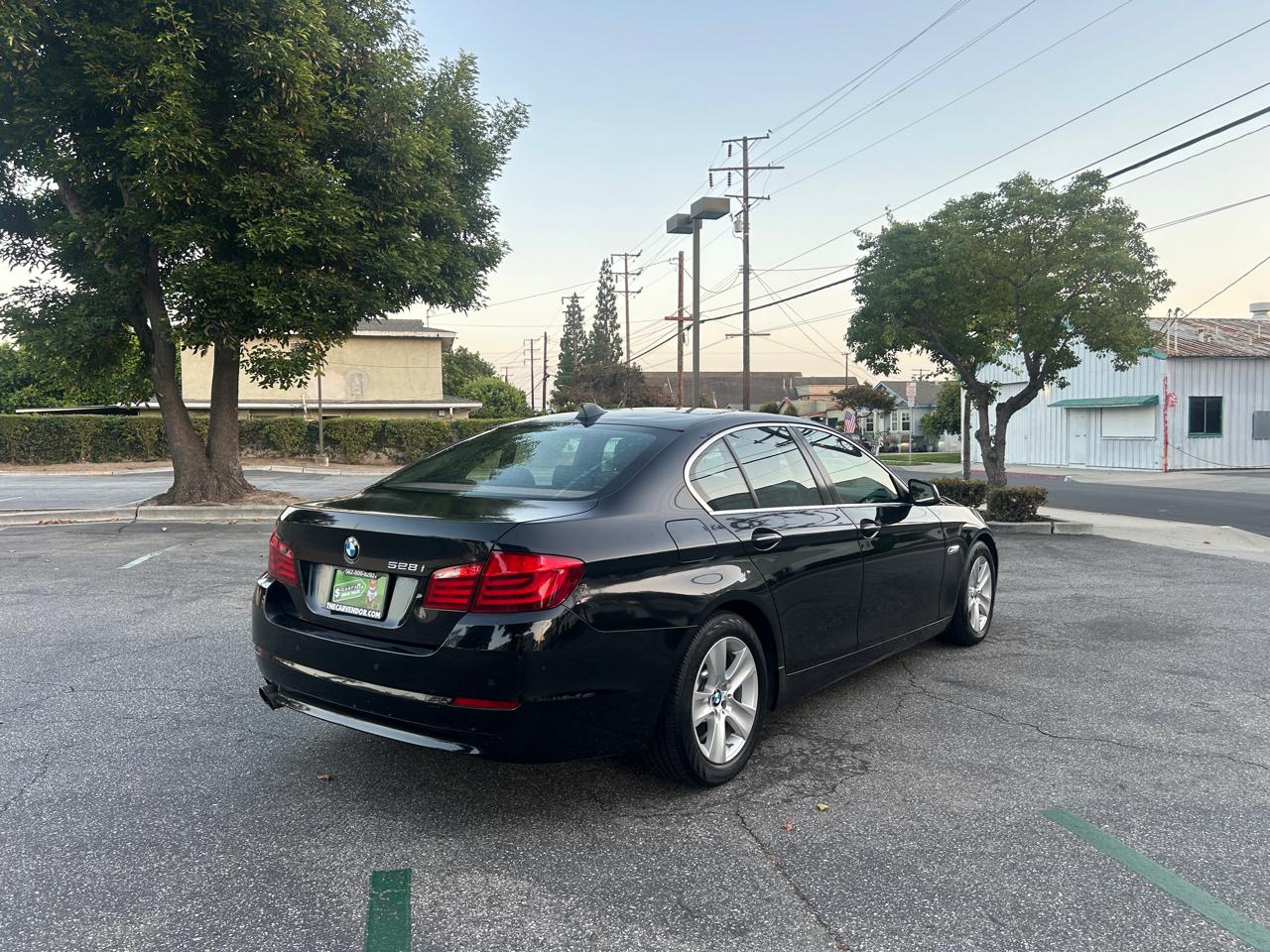 BMW 5-Series 528i 2011