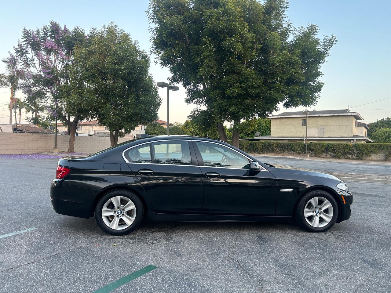 BMW 5-Series 528i 2011