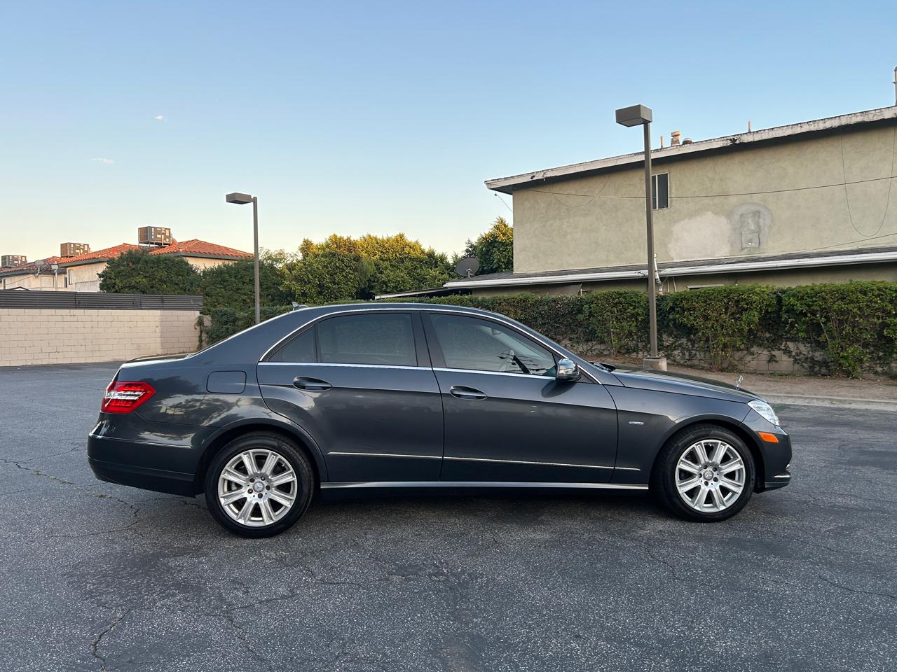 Mercedes-Benz E-Class E350 BlueTEC Sedan 2012