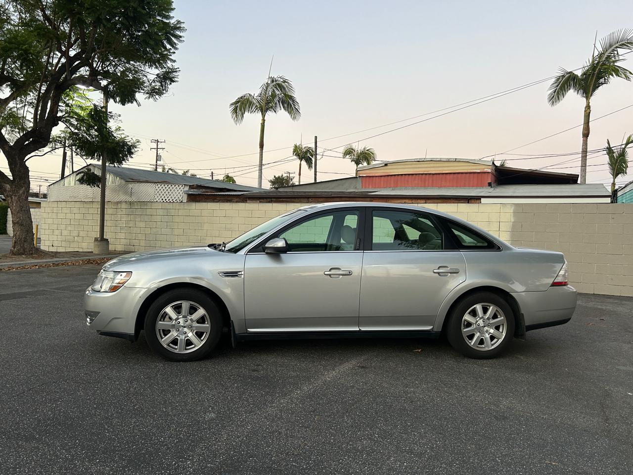 Ford Taurus SE FWD 2009