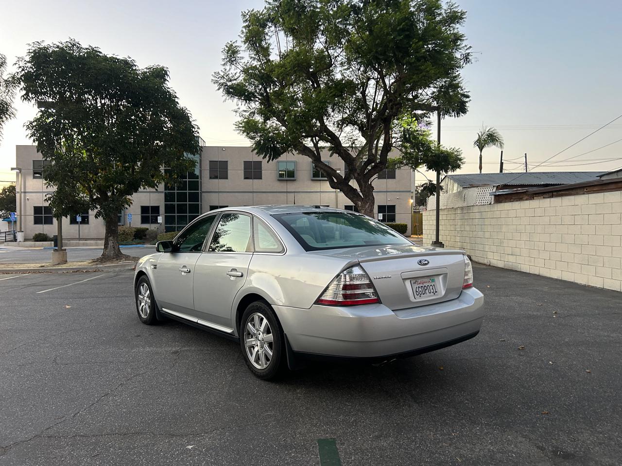 Ford Taurus SE FWD 2009