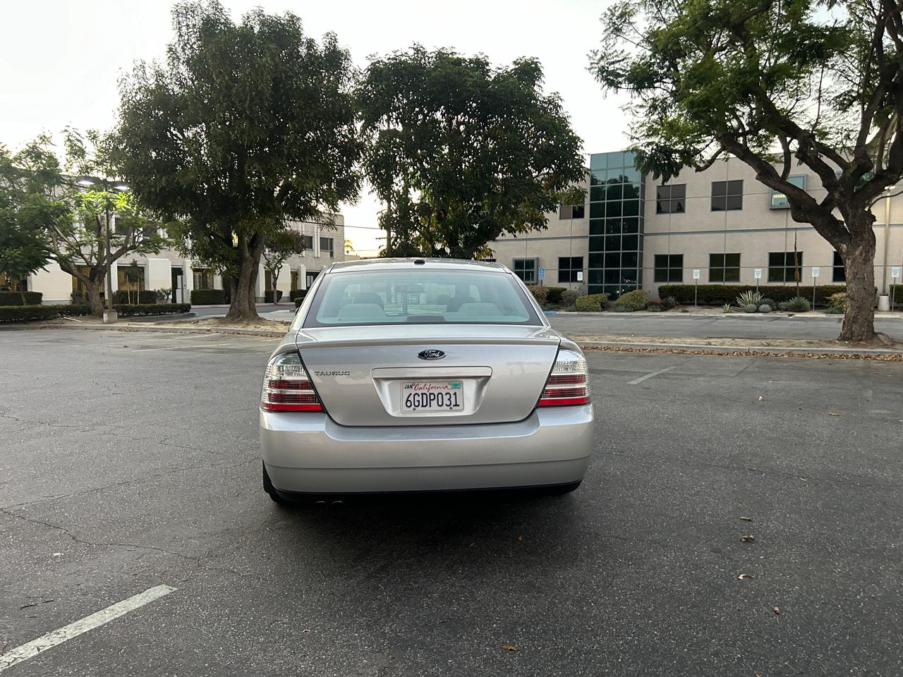 Ford Taurus SE FWD 2009