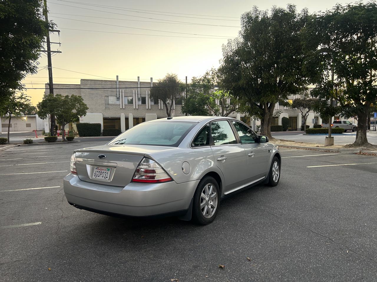Ford Taurus SE FWD 2009
