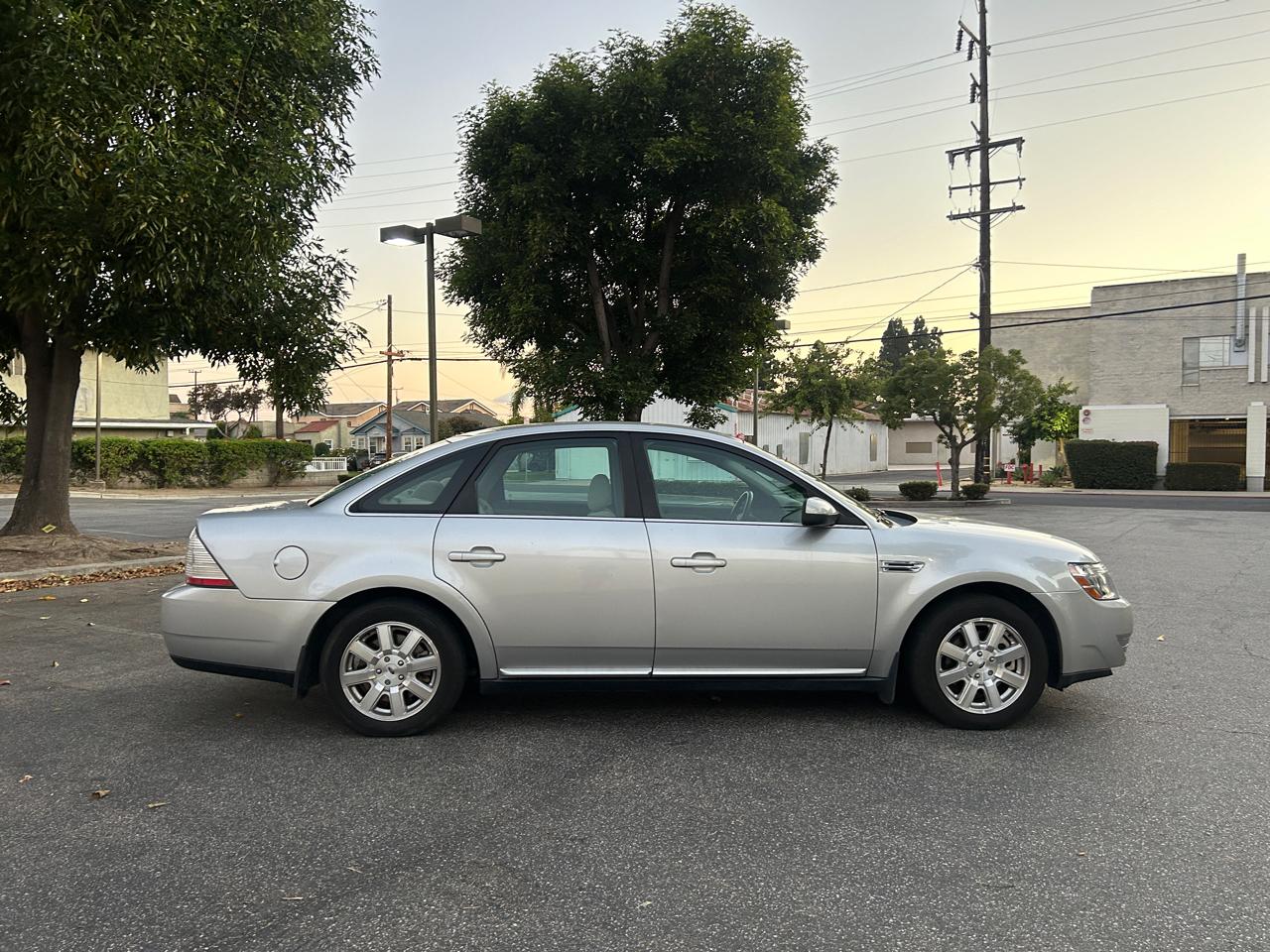 Ford Taurus SE FWD 2009