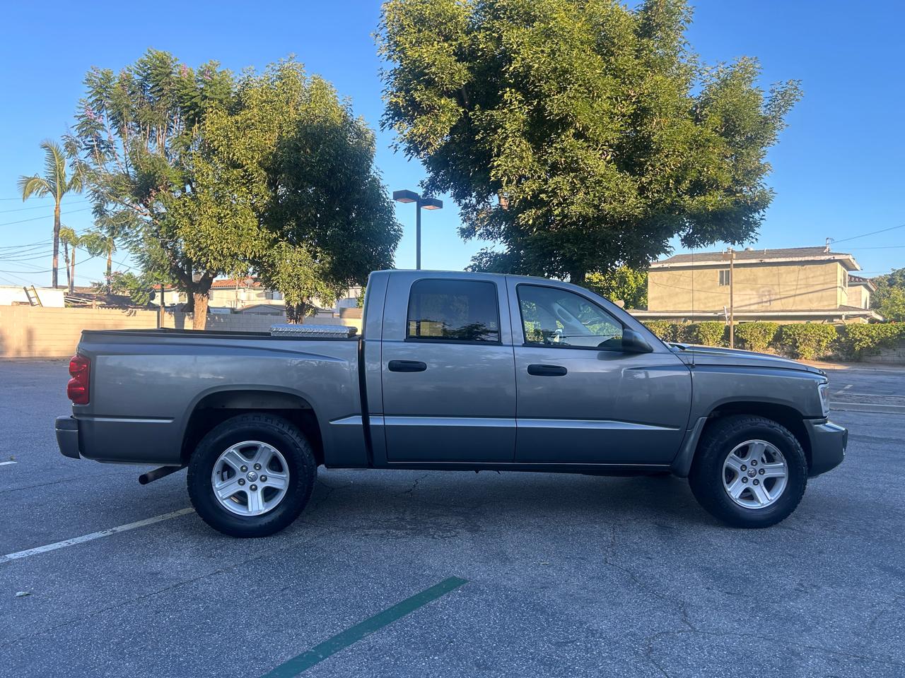Dodge Dakota SXT Crew Cab 2WD 2011