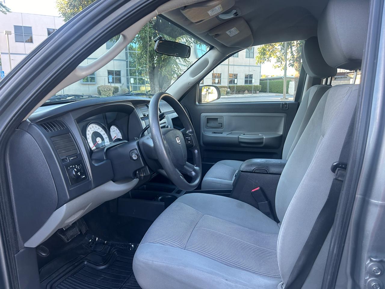 Dodge Dakota SXT Crew Cab 2WD 2011