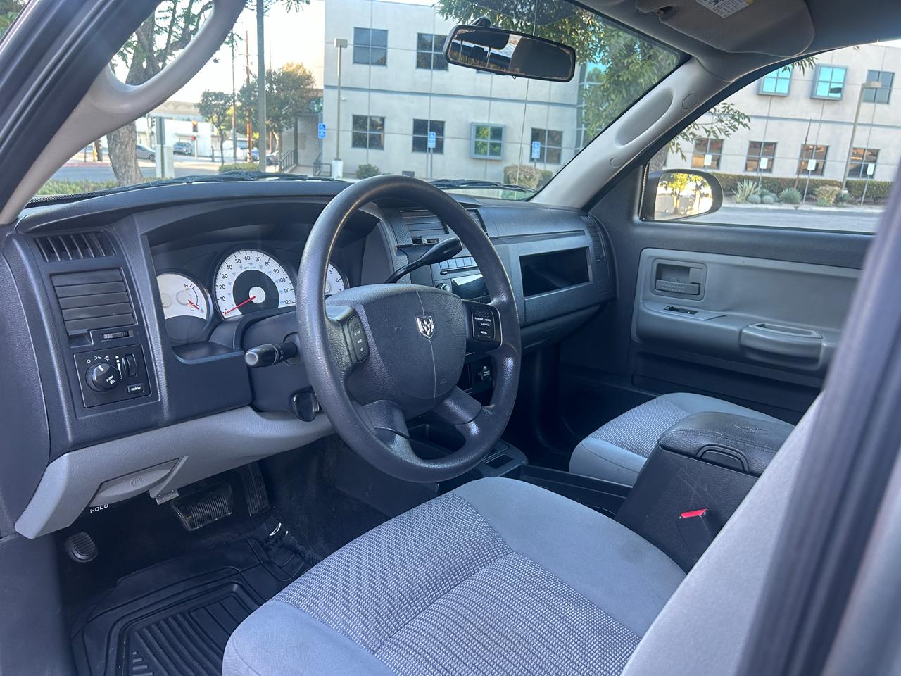 Dodge Dakota SXT Crew Cab 2WD 2011