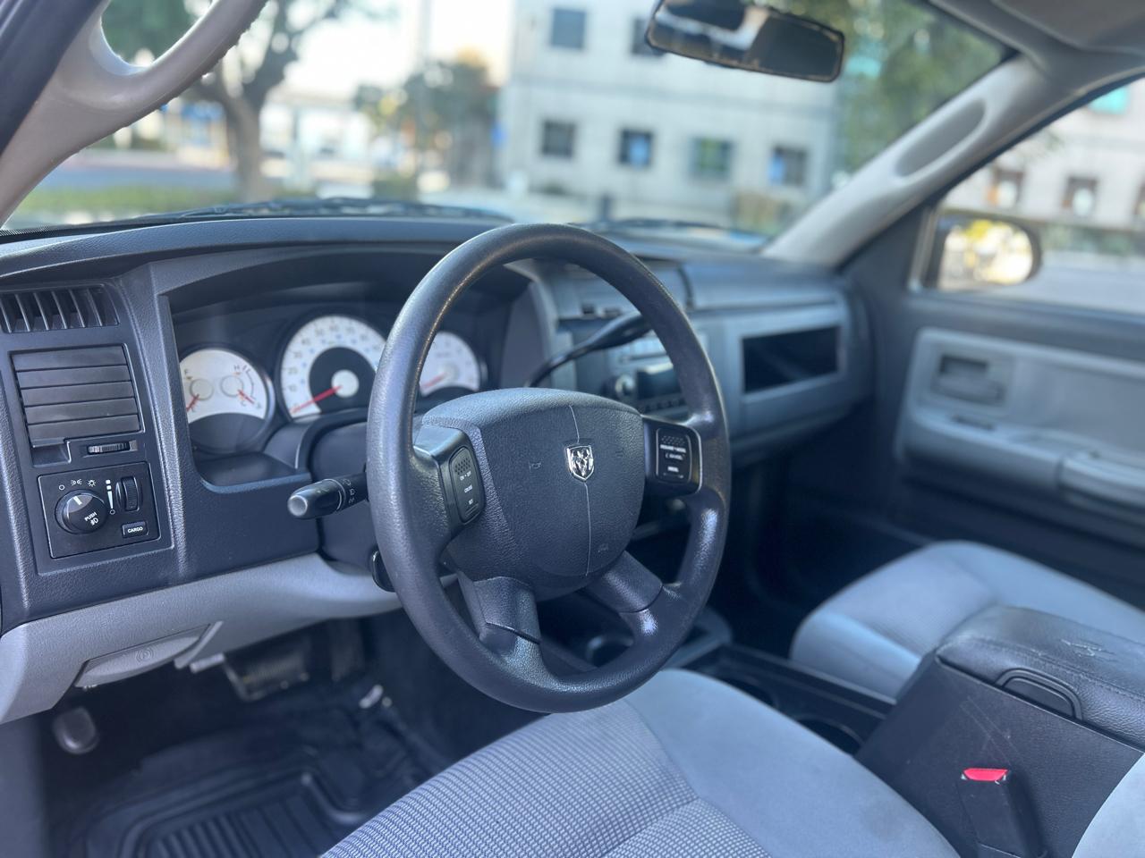 Dodge Dakota SXT Crew Cab 2WD 2011