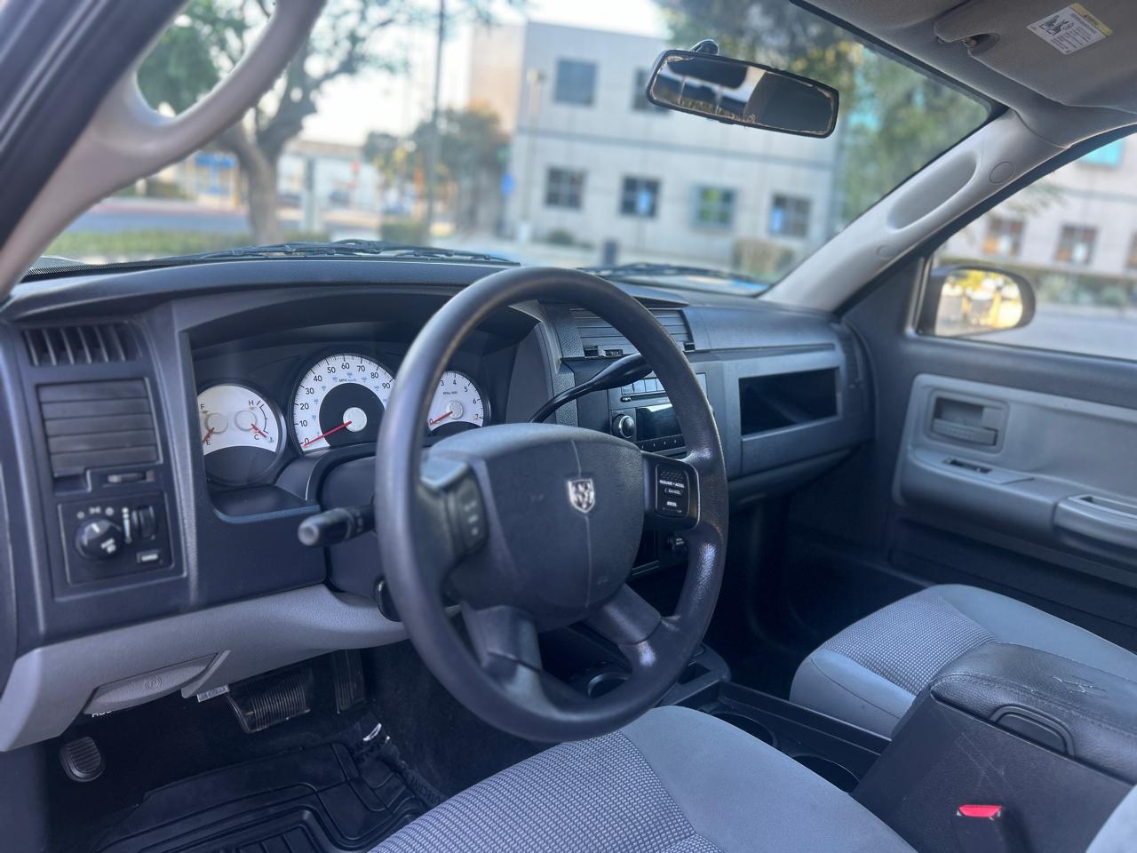Dodge Dakota SXT Crew Cab 2WD 2011