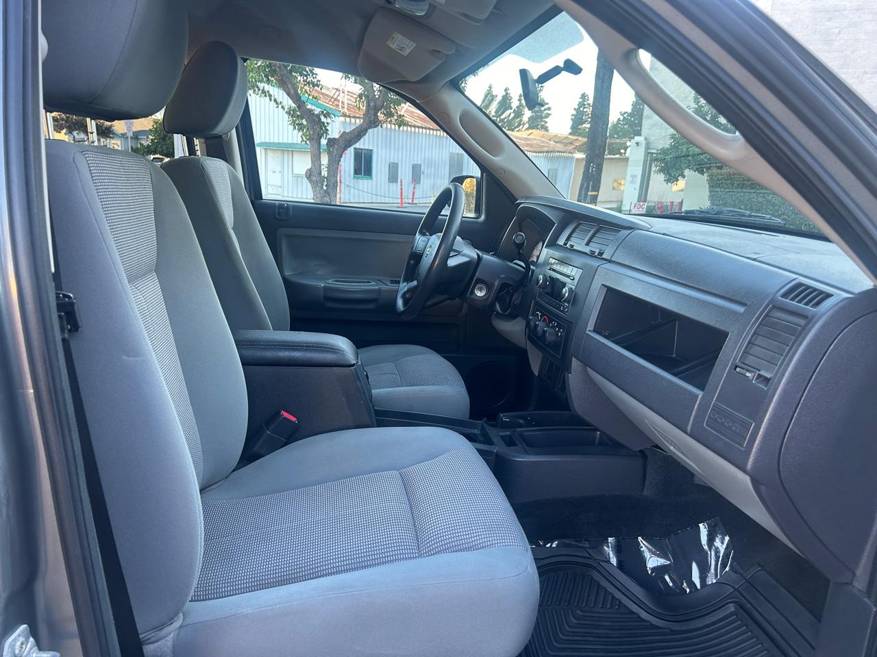 Dodge Dakota SXT Crew Cab 2WD 2011