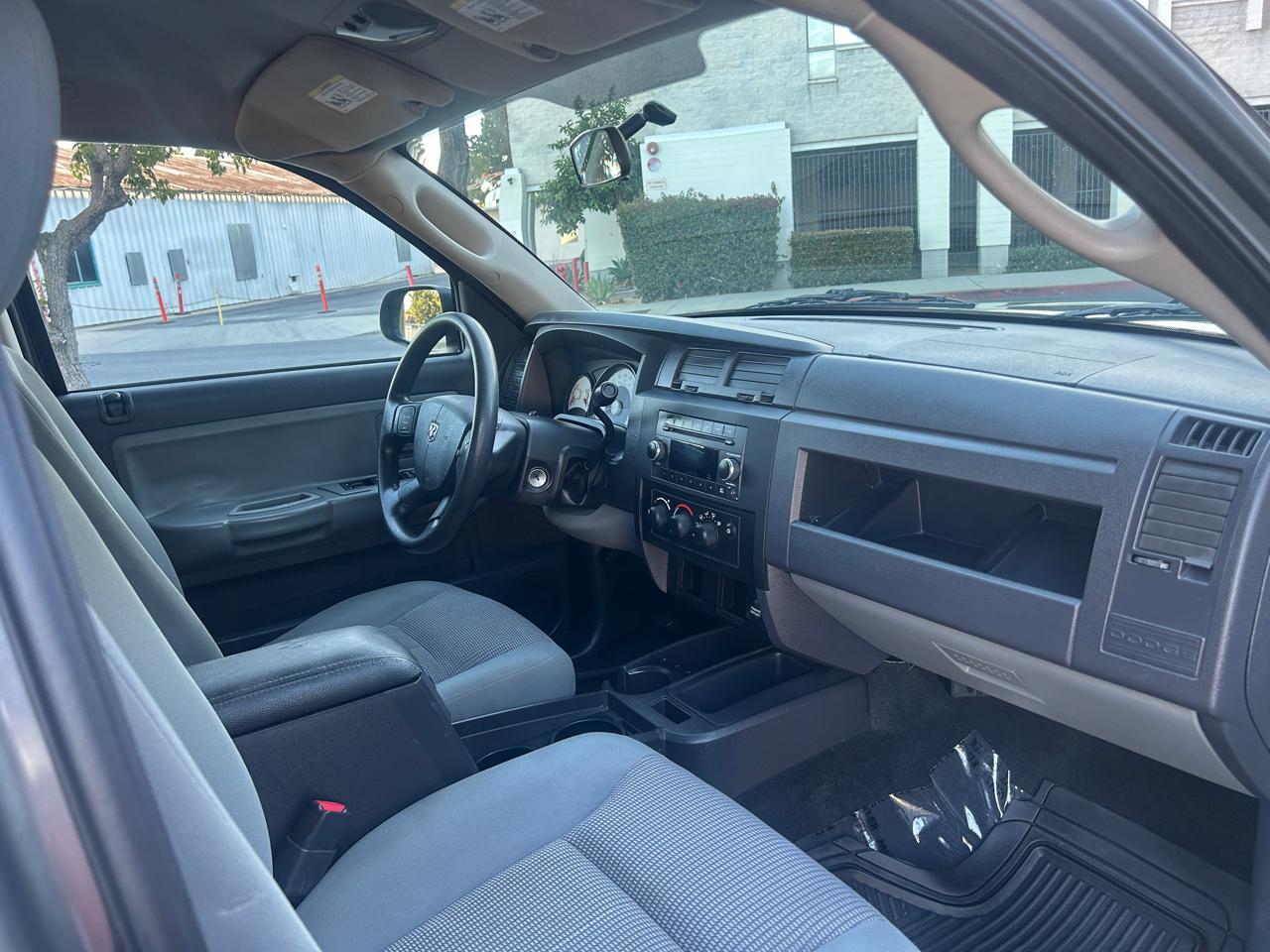 Dodge Dakota SXT Crew Cab 2WD 2011
