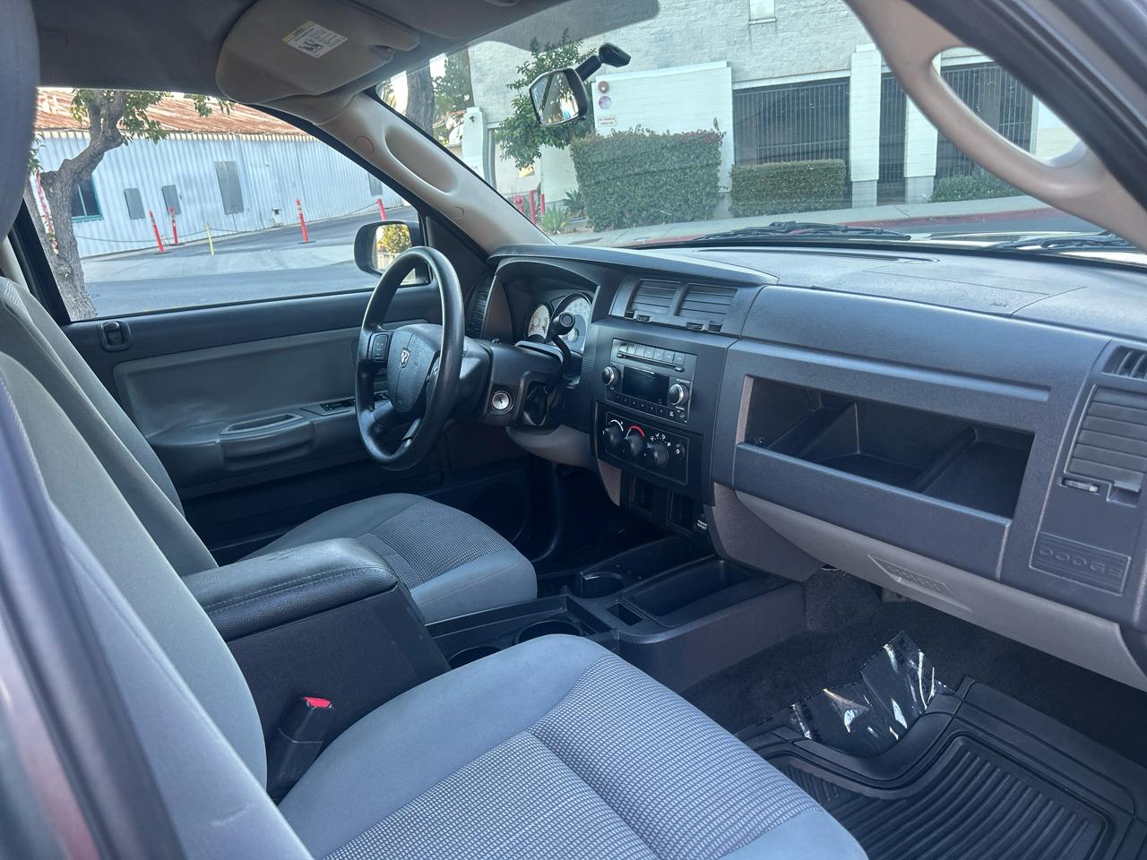 Dodge Dakota SXT Crew Cab 2WD 2011