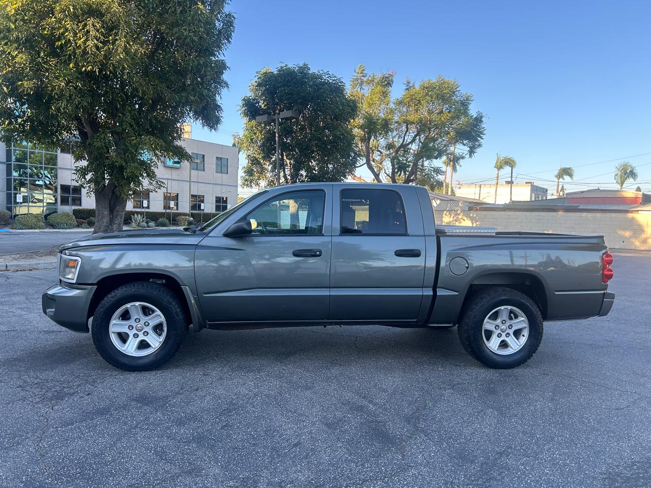 Dodge Dakota SXT Crew Cab 2WD 2011