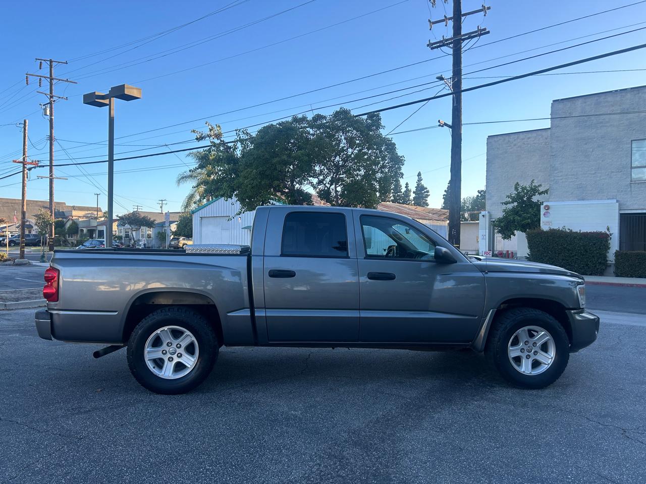 Dodge Dakota SXT Crew Cab 2WD 2011
