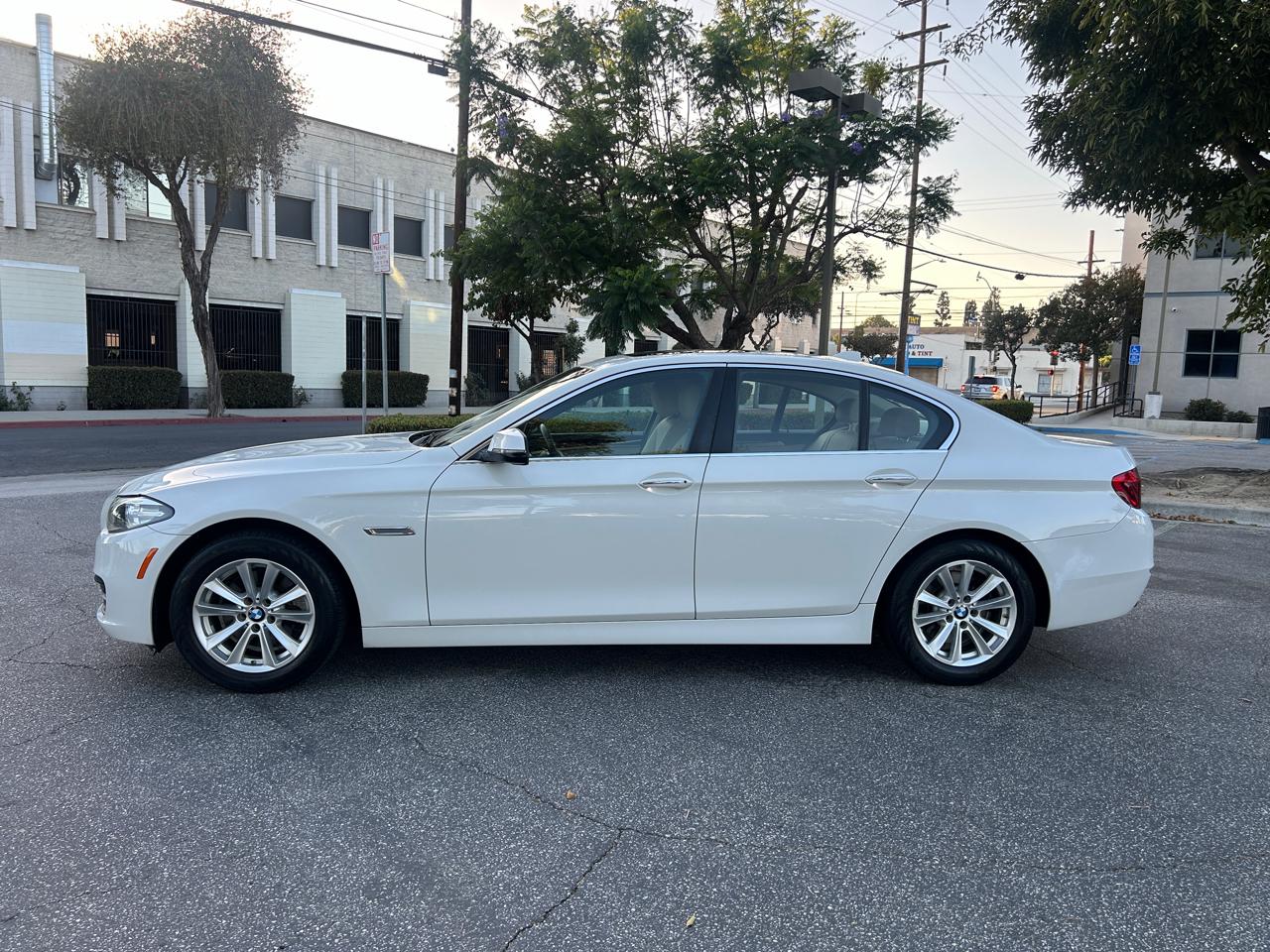 BMW 5-Series 528i 2014
