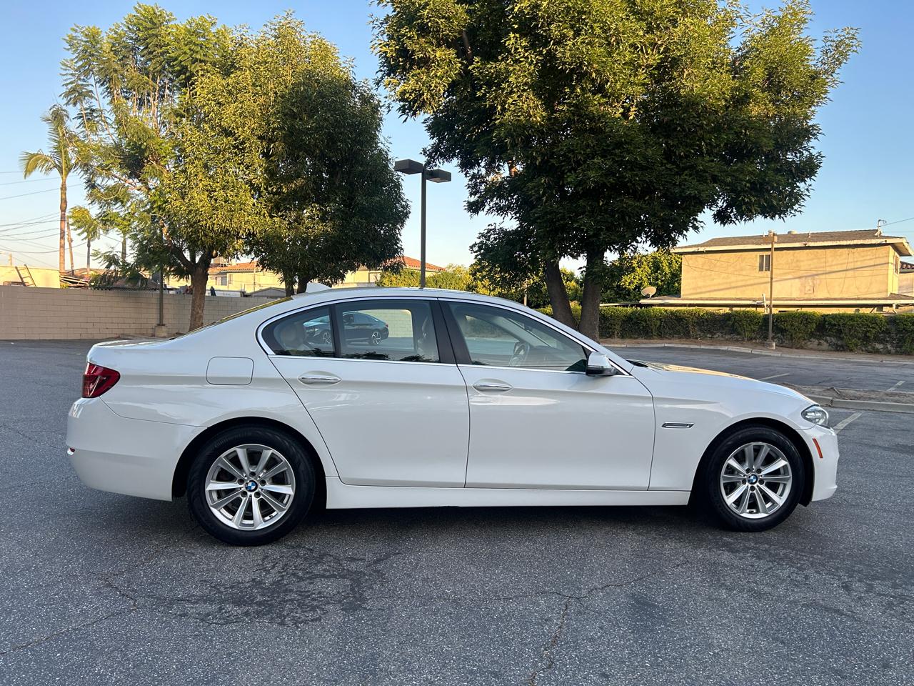 BMW 5-Series 528i 2014