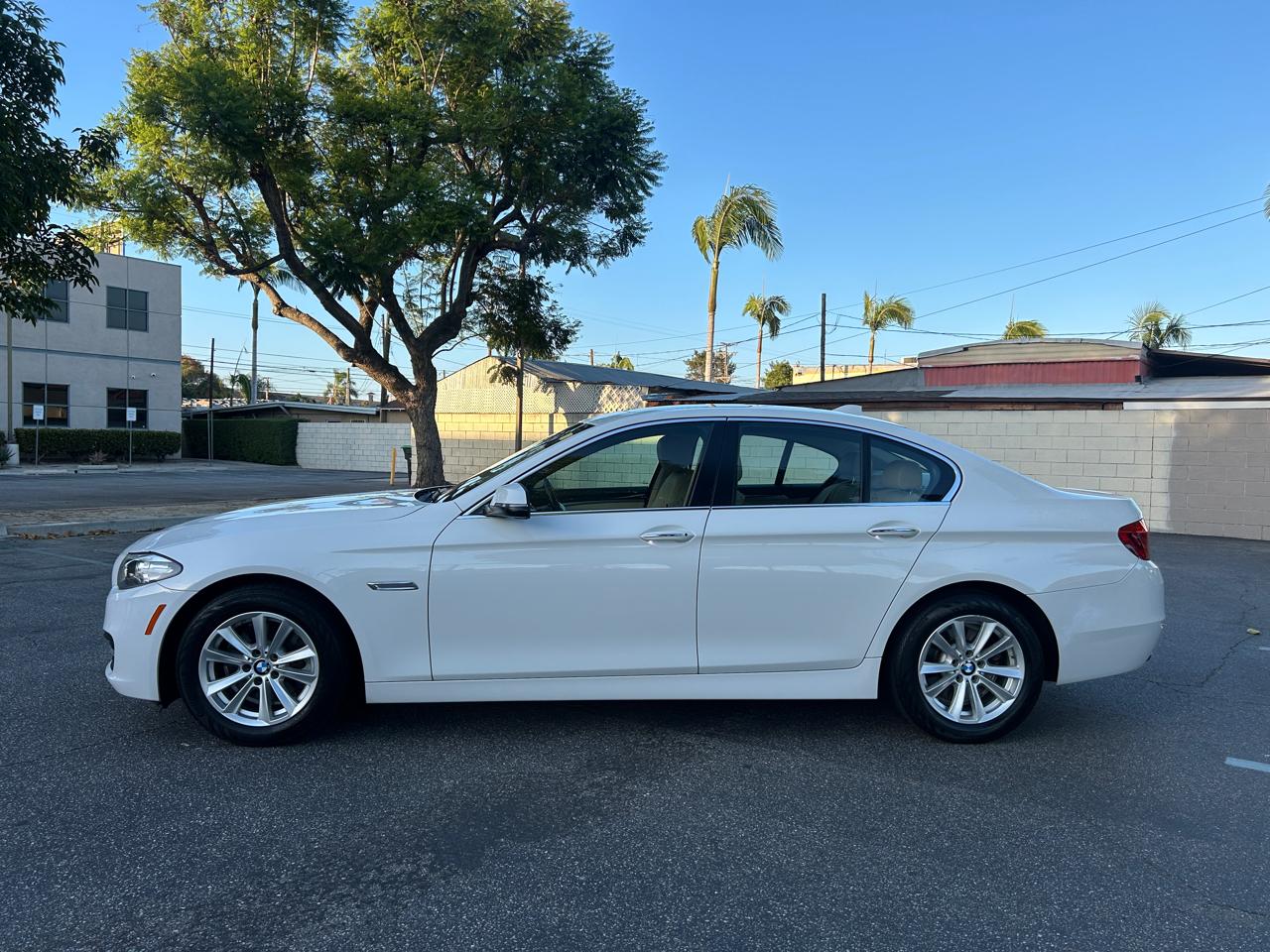 BMW 5-Series 528i 2014