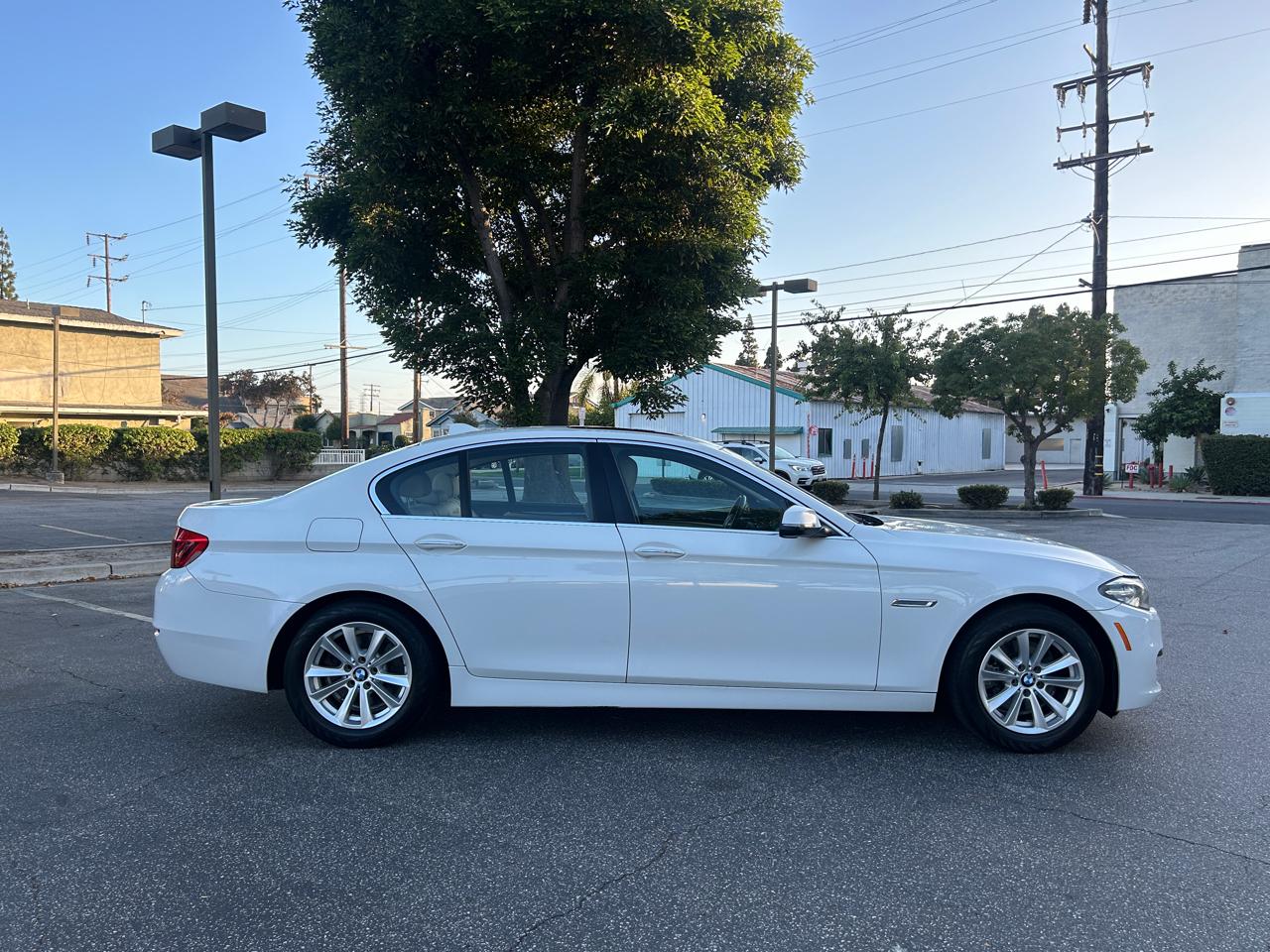 BMW 5-Series 528i 2014