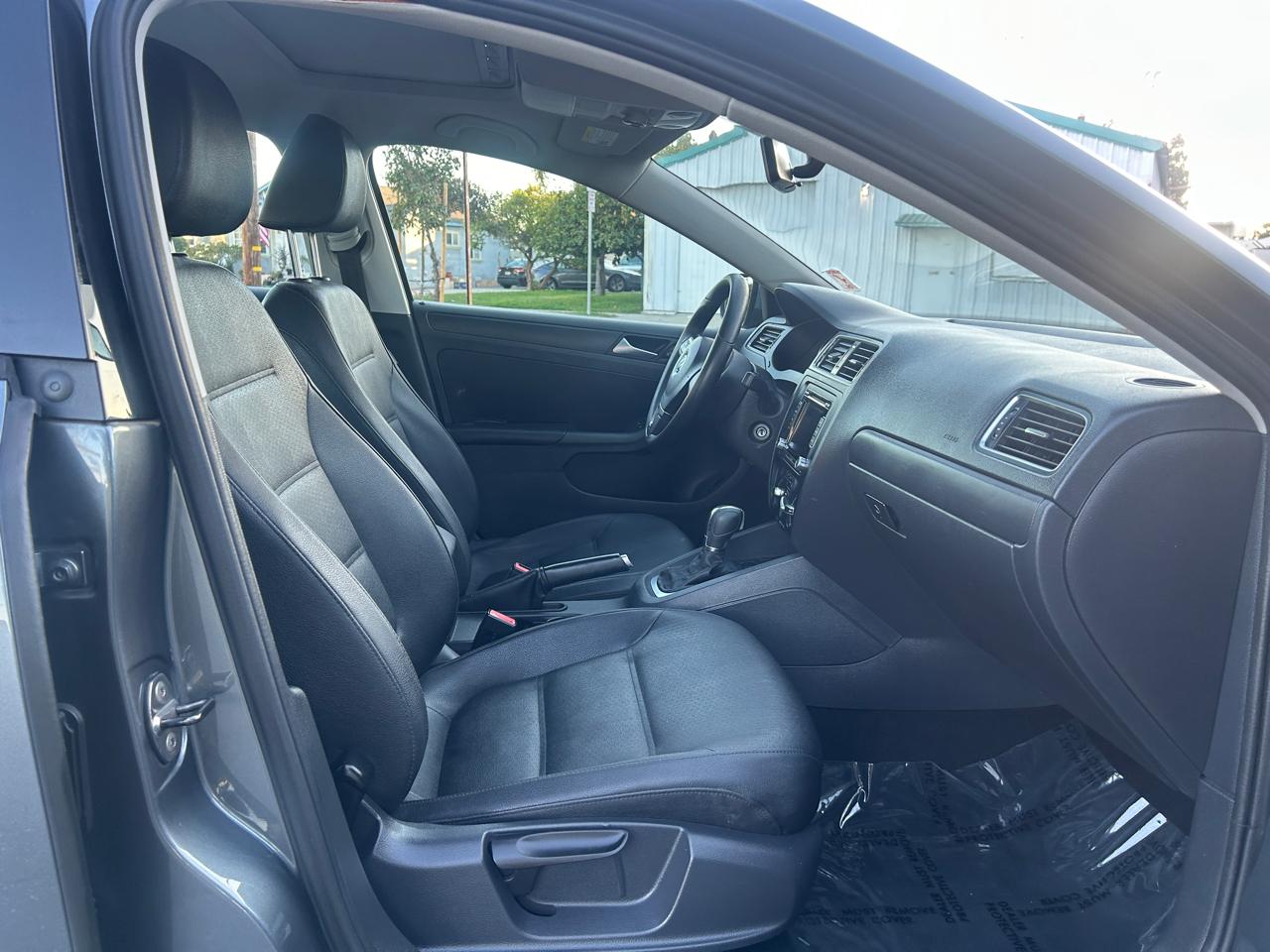 Volkswagen Jetta SE 2012