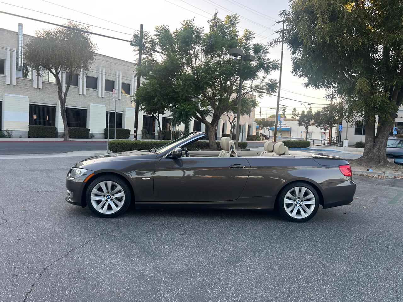 BMW 3-Series 328i Convertible - SULEV 2011