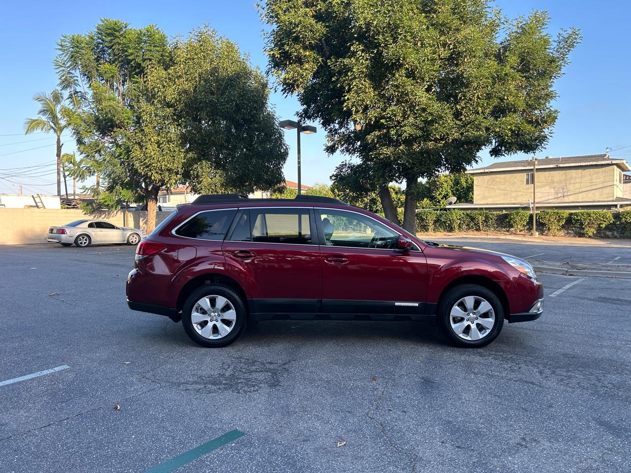 Subaru Outback 2.5i Limited 2011