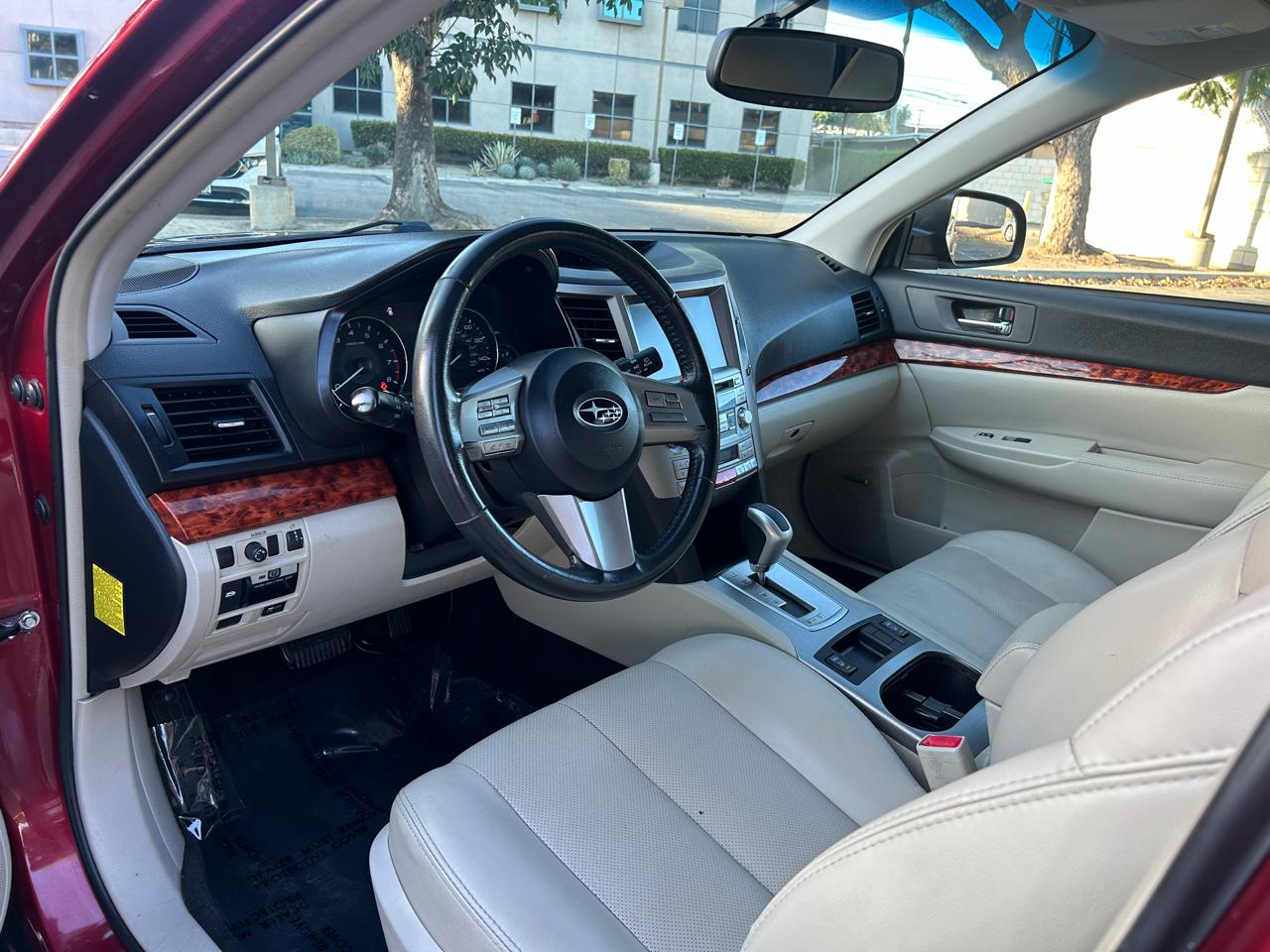 Subaru Outback 2.5i Limited 2011
