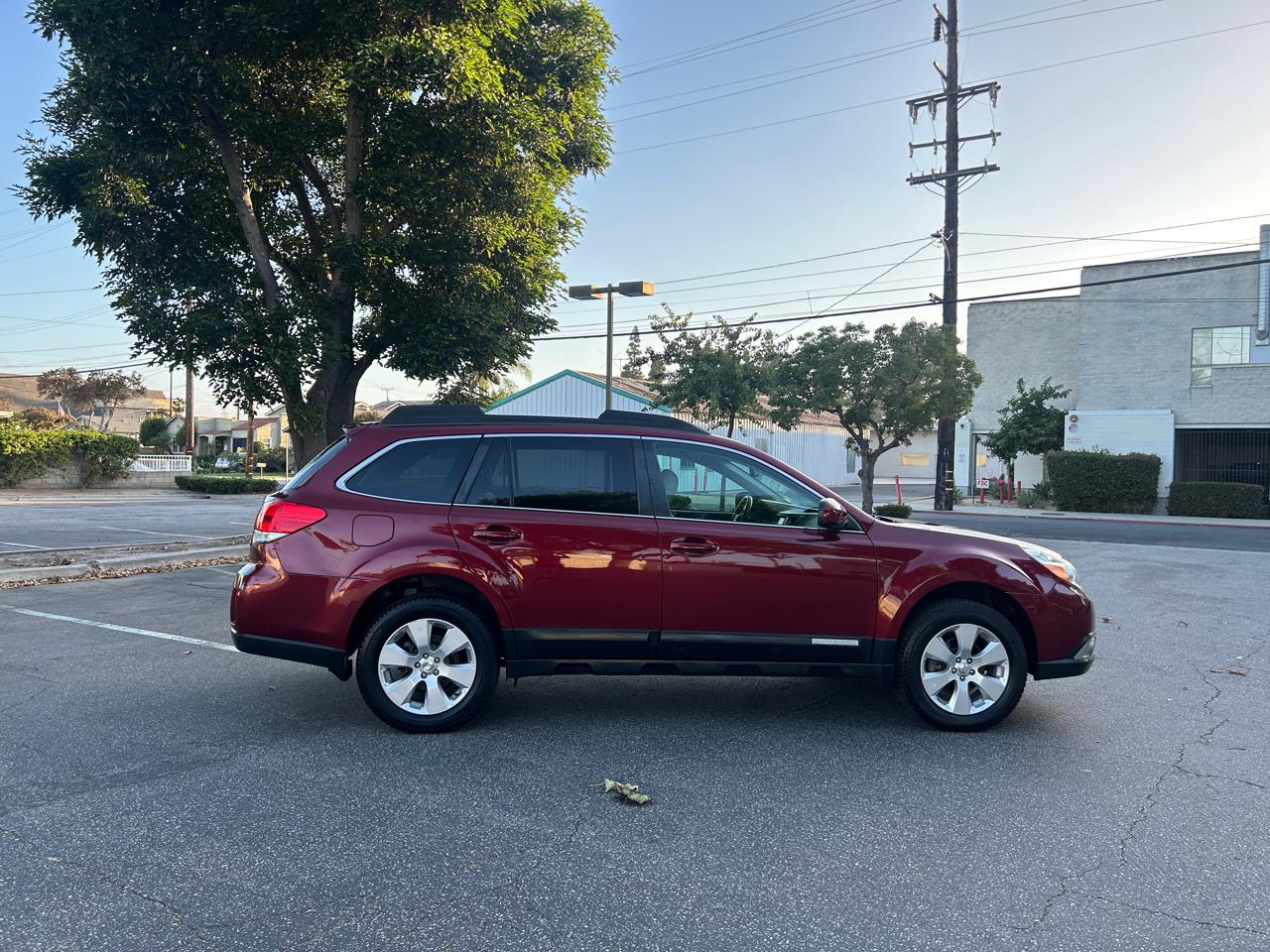 Subaru Outback 2.5i Limited 2011