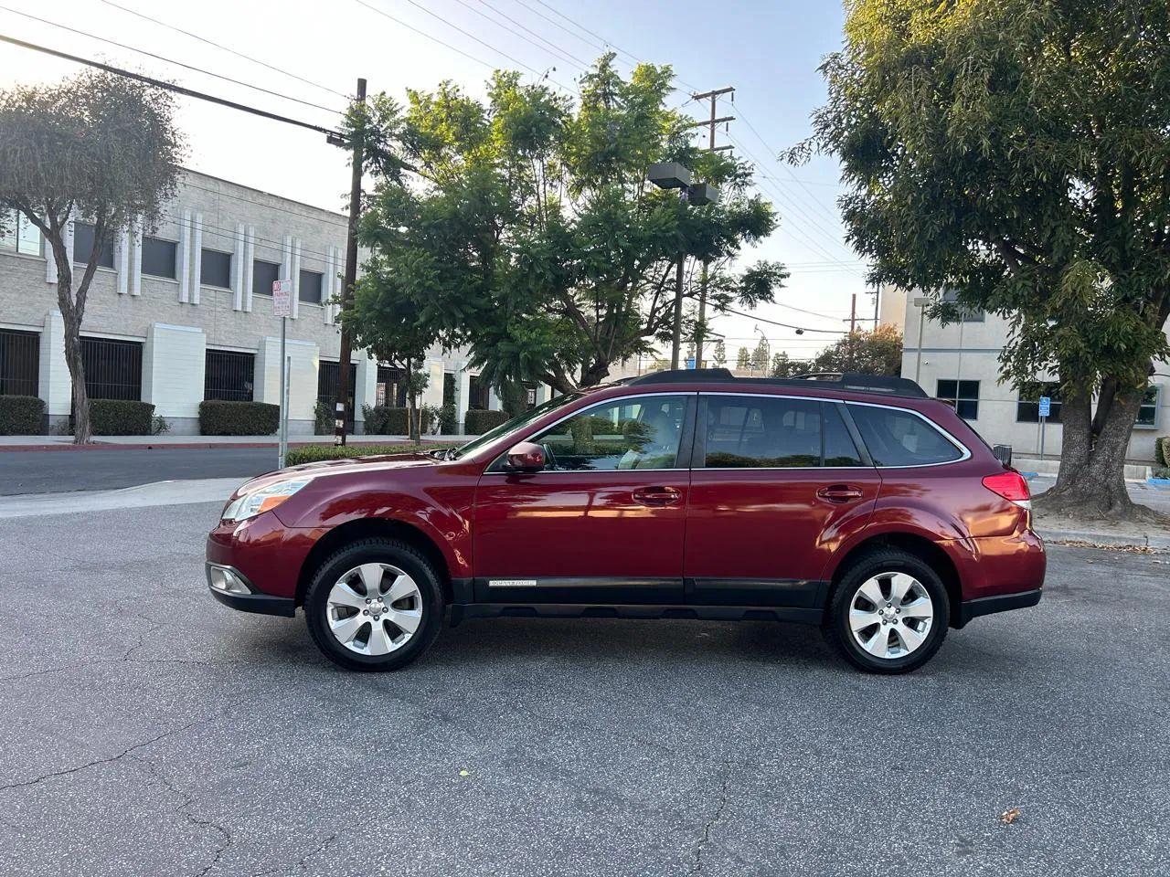 Subaru Outback 2.5i Limited 2011