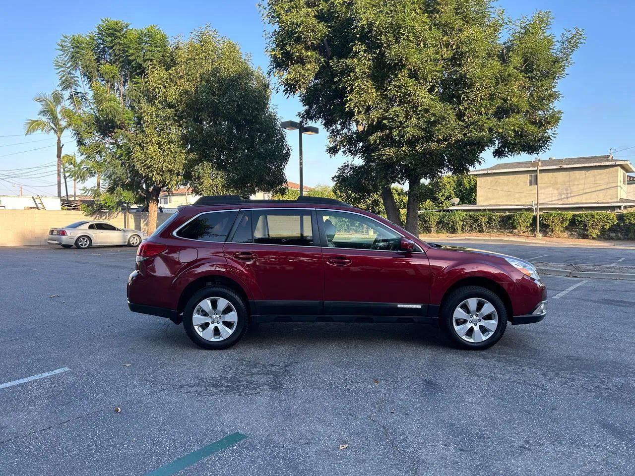 Subaru Outback 2.5i Limited 2011