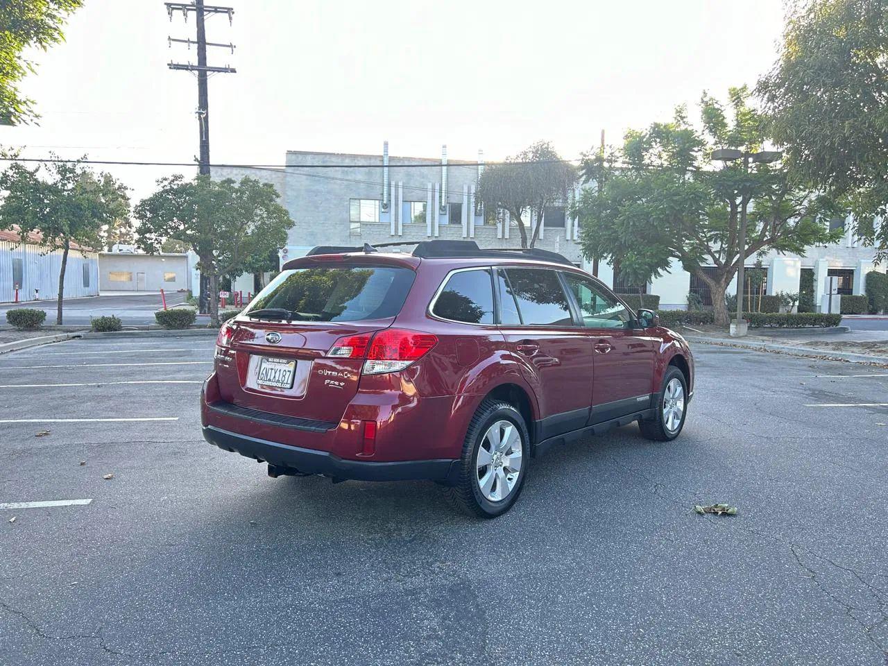 Subaru Outback 2.5i Limited 2011