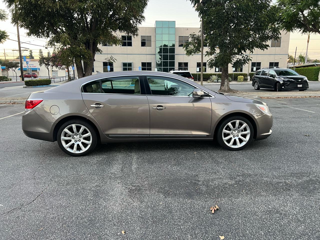 Buick LaCrosse CXS 2011