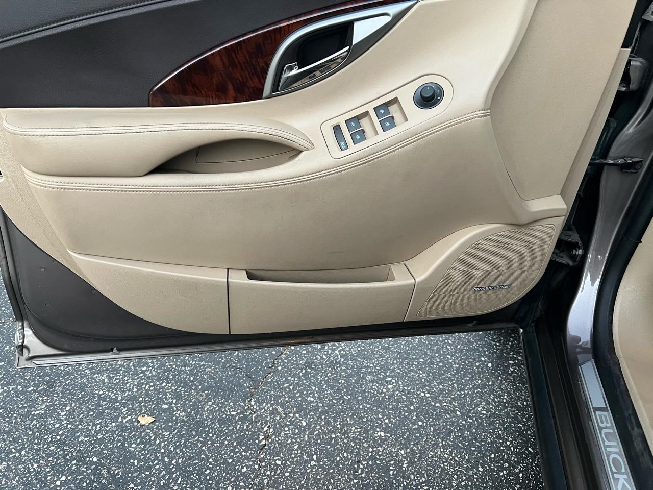 Buick LaCrosse CXS 2011